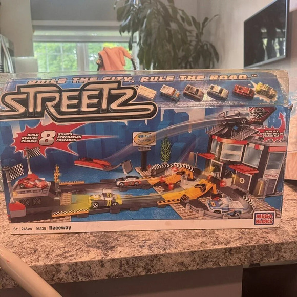 Mega Bloxs  Streetz Raceway New In‎ box - Picture 1 of 6